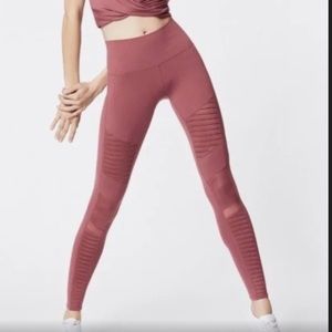 🩷Alo Yoga Rosewood Pink Mauve Moto High Waisted Leggings~Medium🩷